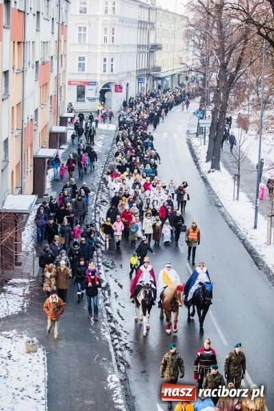 Zdjęcie w galerii na portalu naszraciborz.pl: II Raciborski Orszak Trzech Kr&oacute;li - obszerna FOTORELACJA z trasy przemarszu wiadomości z regionu