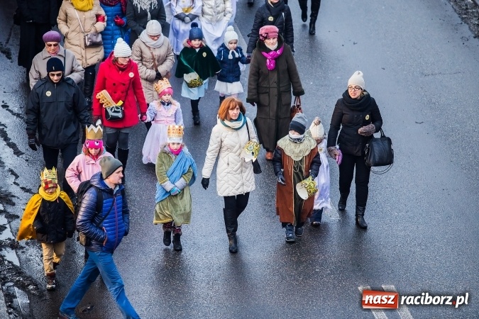Zdjęcie w galerii na portalu naszraciborz.pl: II Raciborski Orszak Trzech Kr&oacute;li - obszerna FOTORELACJA z trasy przemarszu wiadomości z regionu