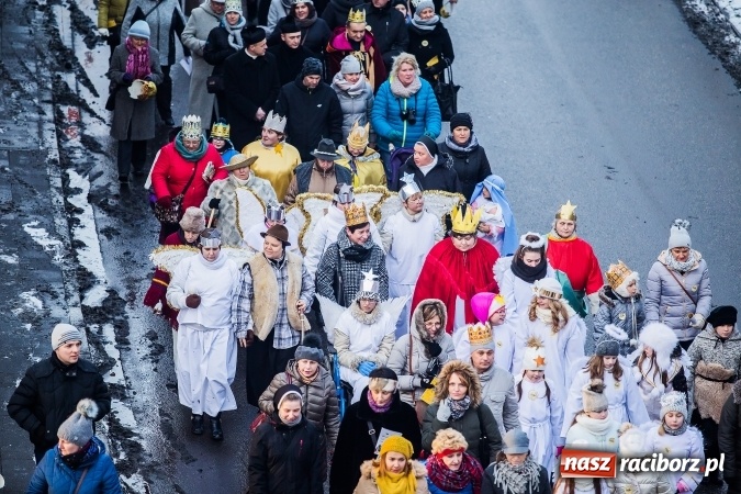 Zdjęcie w galerii na portalu naszraciborz.pl: II Raciborski Orszak Trzech Kr&oacute;li - obszerna FOTORELACJA z trasy przemarszu wiadomości z regionu