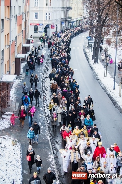 Zdjęcie w galerii na portalu naszraciborz.pl: II Raciborski Orszak Trzech Kr&oacute;li - obszerna FOTORELACJA z trasy przemarszu wiadomości z regionu