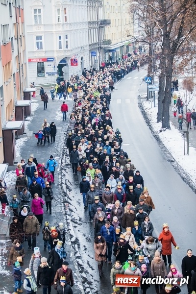 Zdjęcie w galerii na portalu naszraciborz.pl: II Raciborski Orszak Trzech Kr&oacute;li - obszerna FOTORELACJA z trasy przemarszu wiadomości z regionu