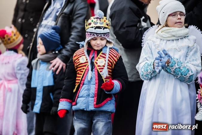 Zdjęcie w galerii na portalu naszraciborz.pl: II Raciborski Orszak Trzech Kr&oacute;li - obszerna FOTORELACJA z trasy przemarszu wiadomości z regionu