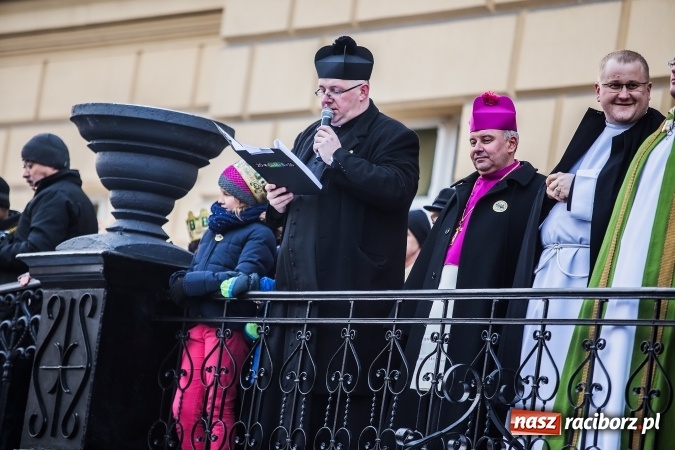 Zdjęcie w galerii na portalu naszraciborz.pl: II Raciborski Orszak Trzech Kr&oacute;li - obszerna FOTORELACJA z trasy przemarszu wiadomości z regionu