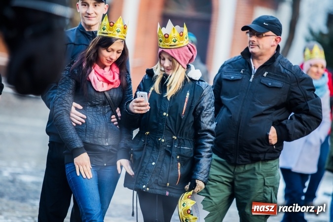 Zdjęcie w galerii na portalu naszraciborz.pl: II Raciborski Orszak Trzech Kr&oacute;li - obszerna FOTORELACJA z trasy przemarszu wiadomości z regionu