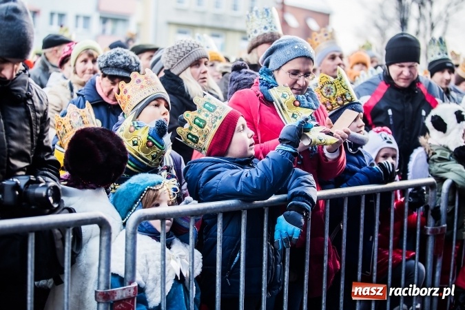 Zdjęcie w galerii na portalu naszraciborz.pl: II Raciborski Orszak Trzech Kr&oacute;li - obszerna FOTORELACJA z trasy przemarszu wiadomości z regionu
