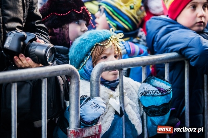 Zdjęcie w galerii na portalu naszraciborz.pl: II Raciborski Orszak Trzech Kr&oacute;li - obszerna FOTORELACJA z trasy przemarszu wiadomości z regionu