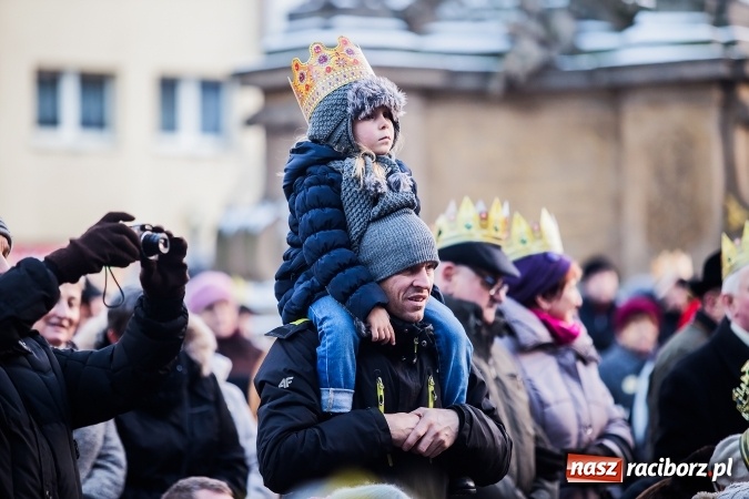 Zdjęcie w galerii na portalu naszraciborz.pl: II Raciborski Orszak Trzech Kr&oacute;li - obszerna FOTORELACJA z trasy przemarszu wiadomości z regionu