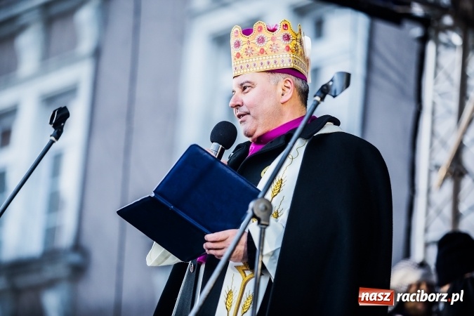 Zdjęcie w galerii na portalu naszraciborz.pl: II Raciborski Orszak Trzech Kr&oacute;li - obszerna FOTORELACJA z trasy przemarszu wiadomości z regionu