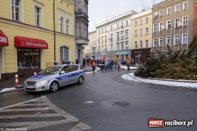 Zdjęcie w galerii na portalu naszraciborz.pl: II Raciborski Orszak Trzech Kr&oacute;li - obszerna FOTORELACJA z trasy przemarszu wiadomości z regionu