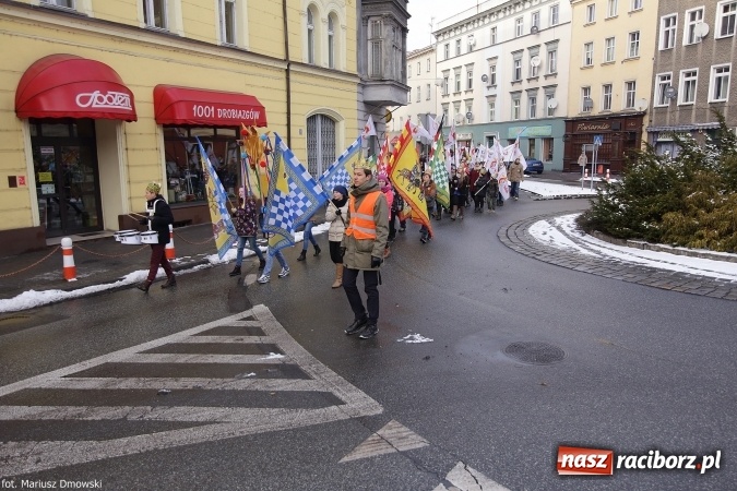 Zdjęcie w galerii na portalu naszraciborz.pl: II Raciborski Orszak Trzech Kr&oacute;li - obszerna FOTORELACJA z trasy przemarszu wiadomości z regionu