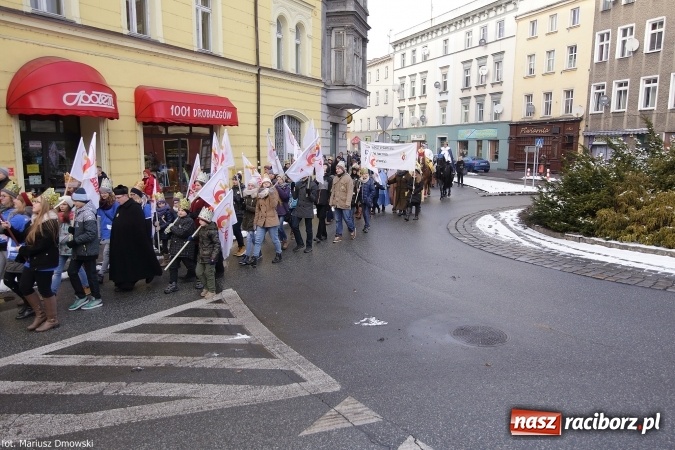 Zdjęcie w galerii na portalu naszraciborz.pl: II Raciborski Orszak Trzech Kr&oacute;li - obszerna FOTORELACJA z trasy przemarszu wiadomości z regionu