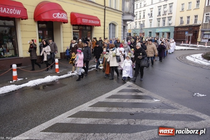 Zdjęcie w galerii na portalu naszraciborz.pl: II Raciborski Orszak Trzech Kr&oacute;li - obszerna FOTORELACJA z trasy przemarszu wiadomości z regionu