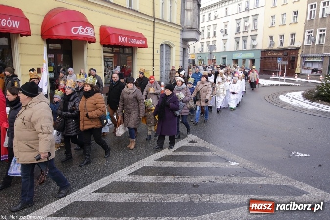Zdjęcie w galerii na portalu naszraciborz.pl: II Raciborski Orszak Trzech Kr&oacute;li - obszerna FOTORELACJA z trasy przemarszu wiadomości z regionu