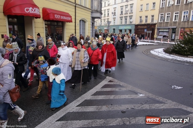 Zdjęcie w galerii na portalu naszraciborz.pl: II Raciborski Orszak Trzech Kr&oacute;li - obszerna FOTORELACJA z trasy przemarszu wiadomości z regionu