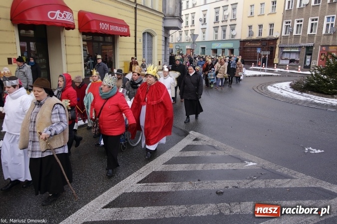 Zdjęcie w galerii na portalu naszraciborz.pl: II Raciborski Orszak Trzech Kr&oacute;li - obszerna FOTORELACJA z trasy przemarszu wiadomości z regionu