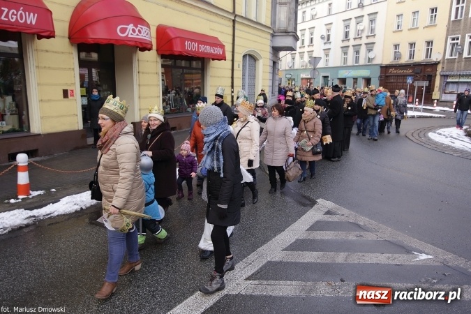Zdjęcie w galerii na portalu naszraciborz.pl: II Raciborski Orszak Trzech Kr&oacute;li - obszerna FOTORELACJA z trasy przemarszu wiadomości z regionu