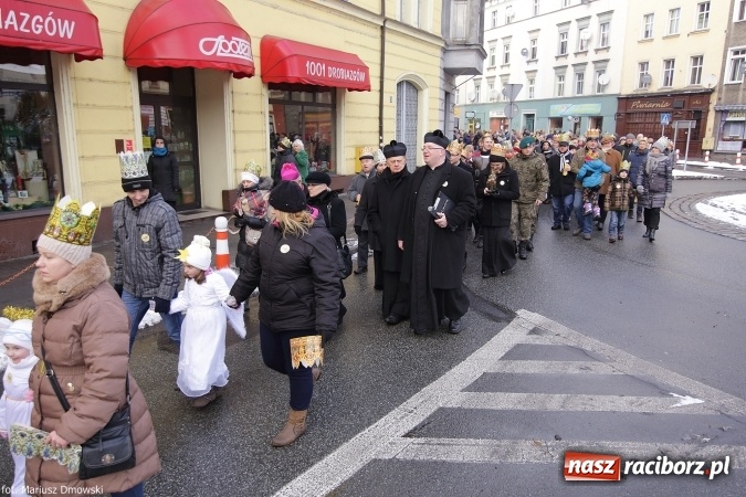 Zdjęcie w galerii na portalu naszraciborz.pl: II Raciborski Orszak Trzech Kr&oacute;li - obszerna FOTORELACJA z trasy przemarszu wiadomości z regionu