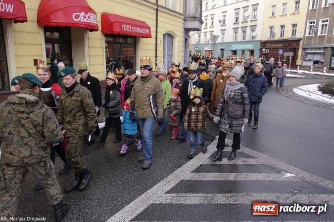 Zdjęcie w galerii na portalu naszraciborz.pl: II Raciborski Orszak Trzech Kr&oacute;li - obszerna FOTORELACJA z trasy przemarszu wiadomości z regionu