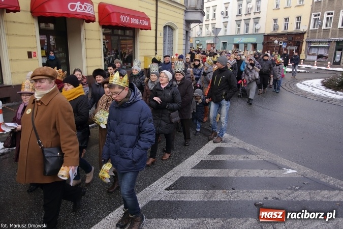 Zdjęcie w galerii na portalu naszraciborz.pl: II Raciborski Orszak Trzech Kr&oacute;li - obszerna FOTORELACJA z trasy przemarszu wiadomości z regionu