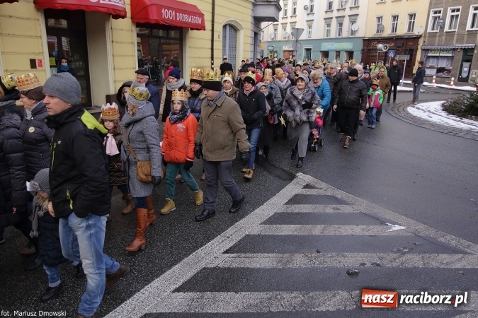 Zdjęcie w galerii na portalu naszraciborz.pl: II Raciborski Orszak Trzech Kr&oacute;li - obszerna FOTORELACJA z trasy przemarszu wiadomości z regionu