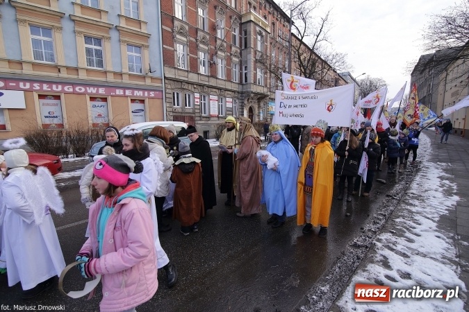 Zdjęcie w galerii na portalu naszraciborz.pl: II Raciborski Orszak Trzech Kr&oacute;li - obszerna FOTORELACJA z trasy przemarszu wiadomości z regionu