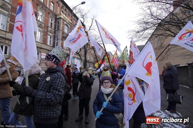 Zdjęcie w galerii na portalu naszraciborz.pl: II Raciborski Orszak Trzech Kr&oacute;li - obszerna FOTORELACJA z trasy przemarszu wiadomości z regionu