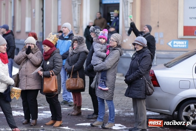 Zdjęcie w galerii na portalu naszraciborz.pl: II Raciborski Orszak Trzech Kr&oacute;li - obszerna FOTORELACJA z trasy przemarszu wiadomości z regionu