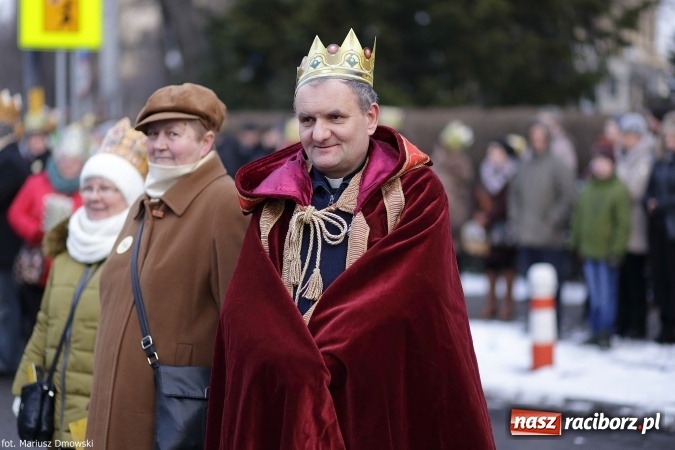 Zdjęcie w galerii na portalu naszraciborz.pl: II Raciborski Orszak Trzech Kr&oacute;li - obszerna FOTORELACJA z trasy przemarszu wiadomości z regionu
