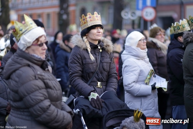 Zdjęcie w galerii na portalu naszraciborz.pl: II Raciborski Orszak Trzech Kr&oacute;li - obszerna FOTORELACJA z trasy przemarszu wiadomości z regionu