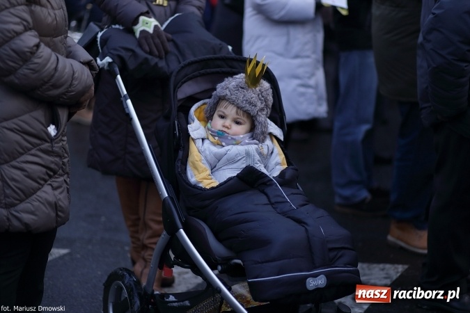 Zdjęcie w galerii na portalu naszraciborz.pl: II Raciborski Orszak Trzech Kr&oacute;li - obszerna FOTORELACJA z trasy przemarszu wiadomości z regionu