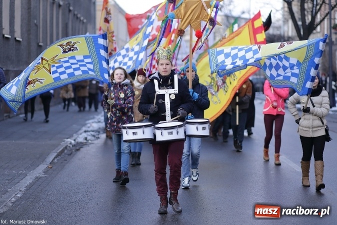 Zdjęcie w galerii na portalu naszraciborz.pl: II Raciborski Orszak Trzech Kr&oacute;li - obszerna FOTORELACJA z trasy przemarszu wiadomości z regionu