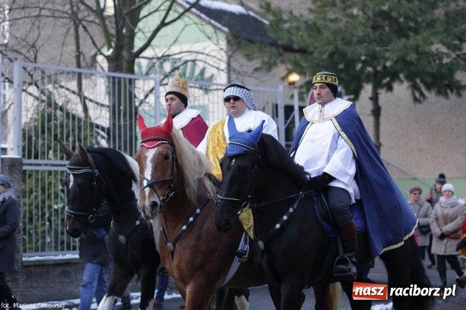 Zdjęcie w galerii na portalu naszraciborz.pl: II Raciborski Orszak Trzech Kr&oacute;li - obszerna FOTORELACJA z trasy przemarszu wiadomości z regionu
