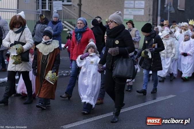 Zdjęcie w galerii na portalu naszraciborz.pl: II Raciborski Orszak Trzech Kr&oacute;li - obszerna FOTORELACJA z trasy przemarszu wiadomości z regionu
