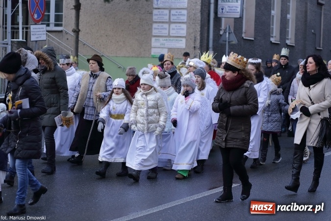 Zdjęcie w galerii na portalu naszraciborz.pl: II Raciborski Orszak Trzech Kr&oacute;li - obszerna FOTORELACJA z trasy przemarszu wiadomości z regionu