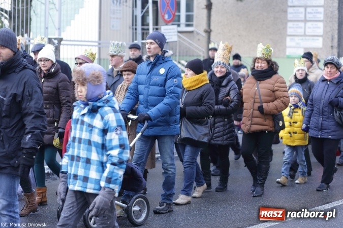 Zdjęcie w galerii na portalu naszraciborz.pl: II Raciborski Orszak Trzech Kr&oacute;li - obszerna FOTORELACJA z trasy przemarszu wiadomości z regionu