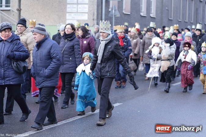 Zdjęcie w galerii na portalu naszraciborz.pl: II Raciborski Orszak Trzech Kr&oacute;li - obszerna FOTORELACJA z trasy przemarszu wiadomości z regionu