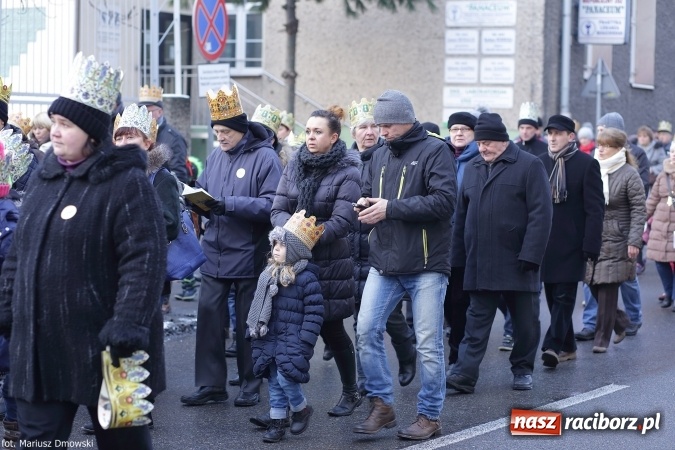Zdjęcie w galerii na portalu naszraciborz.pl: II Raciborski Orszak Trzech Kr&oacute;li - obszerna FOTORELACJA z trasy przemarszu wiadomości z regionu