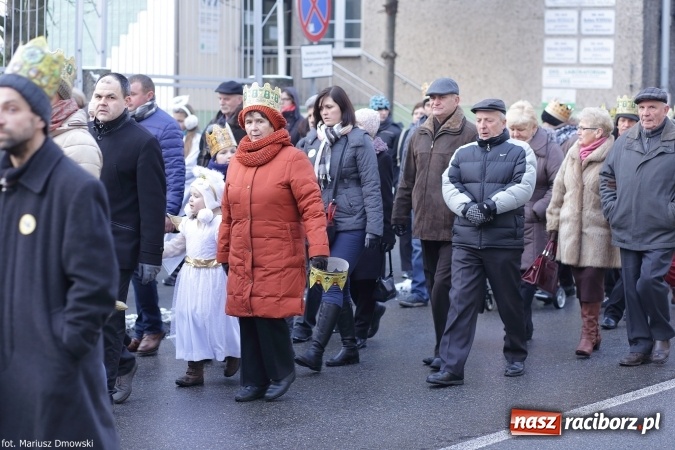 Zdjęcie w galerii na portalu naszraciborz.pl: II Raciborski Orszak Trzech Kr&oacute;li - obszerna FOTORELACJA z trasy przemarszu wiadomości z regionu
