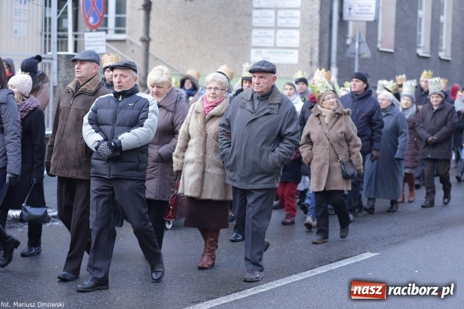 Zdjęcie w galerii na portalu naszraciborz.pl: II Raciborski Orszak Trzech Kr&oacute;li - obszerna FOTORELACJA z trasy przemarszu wiadomości z regionu