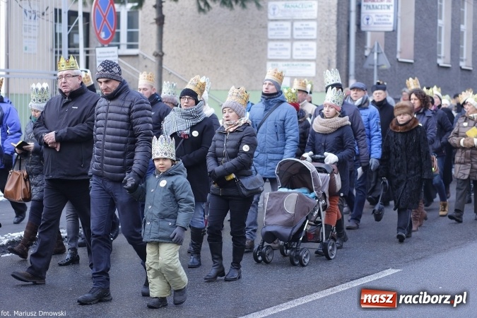 Zdjęcie w galerii na portalu naszraciborz.pl: II Raciborski Orszak Trzech Kr&oacute;li - obszerna FOTORELACJA z trasy przemarszu wiadomości z regionu