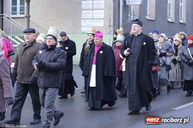 Zdjęcie w galerii na portalu naszraciborz.pl: II Raciborski Orszak Trzech Kr&oacute;li - obszerna FOTORELACJA z trasy przemarszu wiadomości z regionu