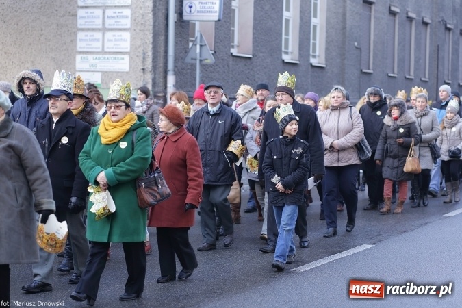 Zdjęcie w galerii na portalu naszraciborz.pl: II Raciborski Orszak Trzech Kr&oacute;li - obszerna FOTORELACJA z trasy przemarszu wiadomości z regionu