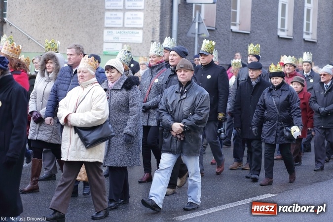 Zdjęcie w galerii na portalu naszraciborz.pl: II Raciborski Orszak Trzech Kr&oacute;li - obszerna FOTORELACJA z trasy przemarszu wiadomości z regionu