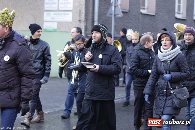 Zdjęcie w galerii na portalu naszraciborz.pl: II Raciborski Orszak Trzech Kr&oacute;li - obszerna FOTORELACJA z trasy przemarszu wiadomości z regionu