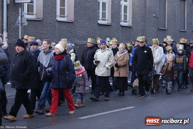 Zdjęcie w galerii na portalu naszraciborz.pl: II Raciborski Orszak Trzech Kr&oacute;li - obszerna FOTORELACJA z trasy przemarszu wiadomości z regionu