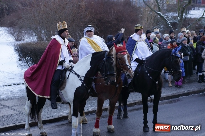 Zdjęcie w galerii na portalu naszraciborz.pl: II Raciborski Orszak Trzech Kr&oacute;li - obszerna FOTORELACJA z trasy przemarszu wiadomości z regionu