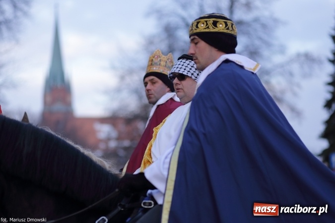 Zdjęcie w galerii na portalu naszraciborz.pl: II Raciborski Orszak Trzech Kr&oacute;li - obszerna FOTORELACJA z trasy przemarszu wiadomości z regionu