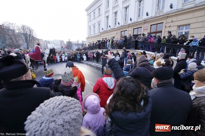 Zdjęcie w galerii na portalu naszraciborz.pl: II Raciborski Orszak Trzech Kr&oacute;li - obszerna FOTORELACJA z trasy przemarszu wiadomości z regionu