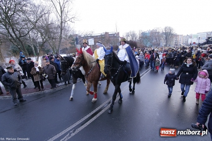 Zdjęcie w galerii na portalu naszraciborz.pl: II Raciborski Orszak Trzech Kr&oacute;li - obszerna FOTORELACJA z trasy przemarszu wiadomości z regionu