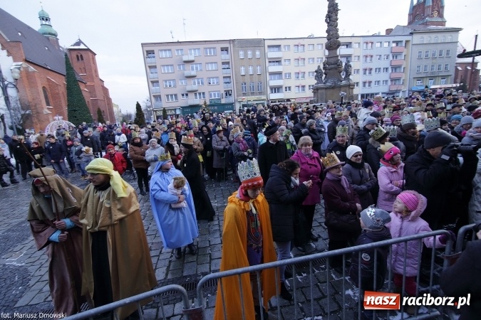 Zdjęcie w galerii na portalu naszraciborz.pl: II Raciborski Orszak Trzech Kr&oacute;li - obszerna FOTORELACJA z trasy przemarszu wiadomości z regionu